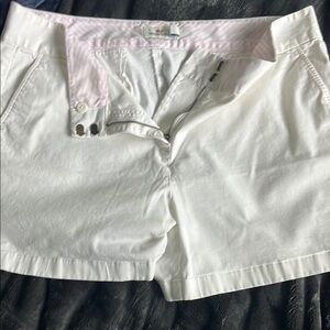 Vineyard Vines White Bermudas